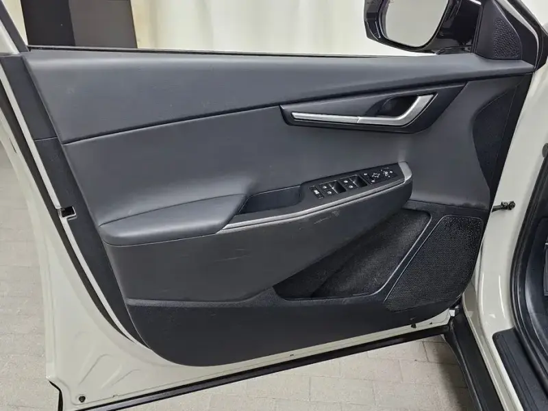 2023 Kia EV6 с пробегом 14 642 км