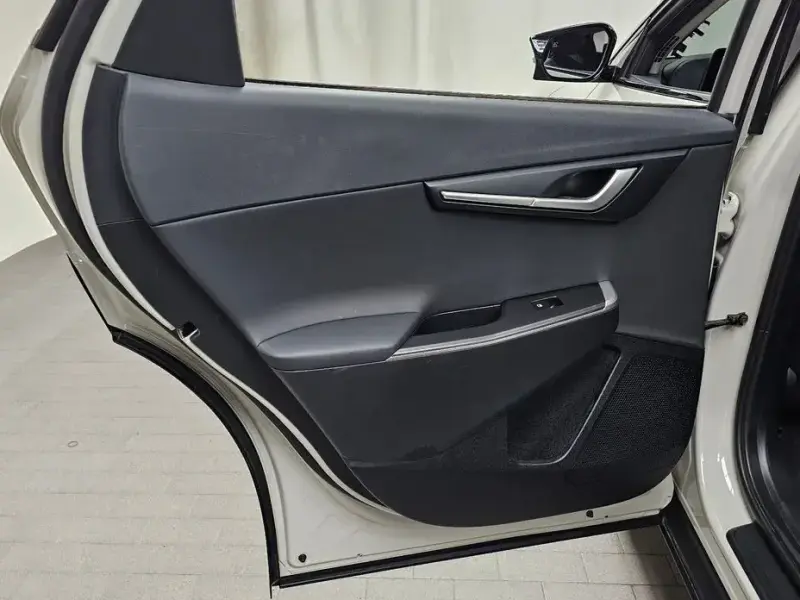 2023 Kia EV6 с пробегом 14 642 км