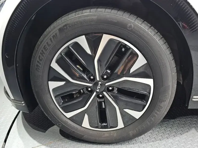 2023 Kia EV6 с пробегом 50 447 км