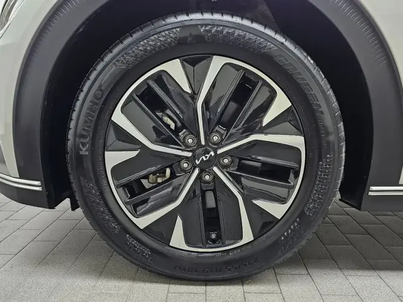 2023 Kia EV6 с пробегом 14 380 км