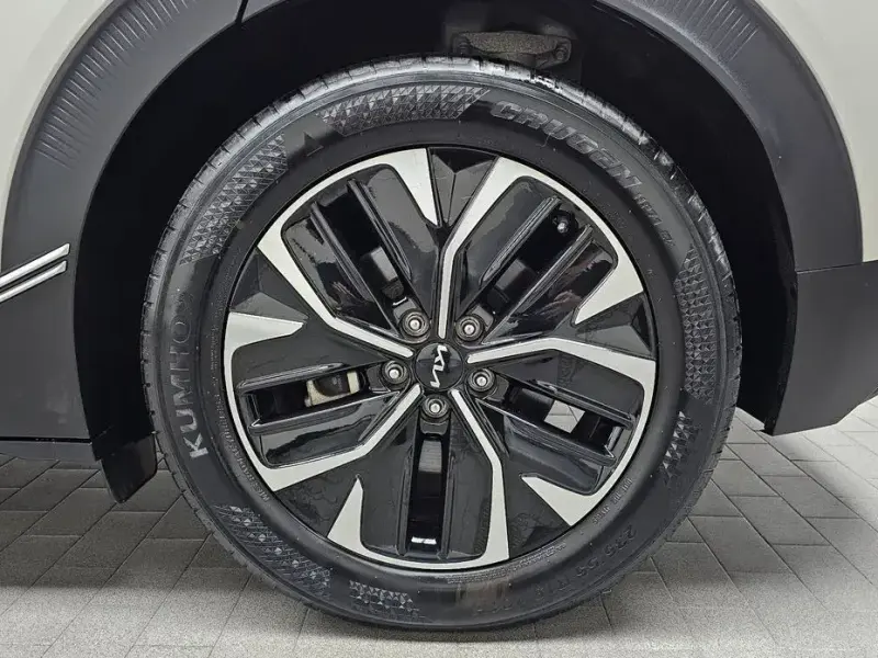 2023 Kia EV6 с пробегом 14 380 км