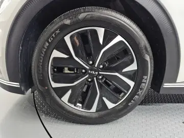 2023 Kia EV6 с пробегом 16 683 км