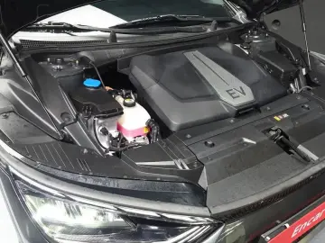 2022 Kia EV6 с пробегом 68 007 км