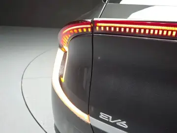 2022 Kia EV6 с пробегом 68 007 км