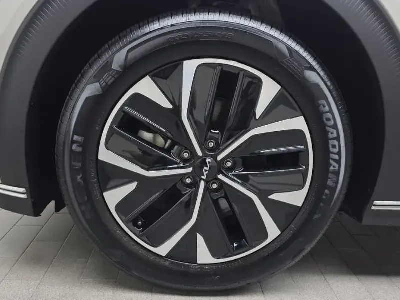 2023 Kia EV6 с пробегом 24 725 км