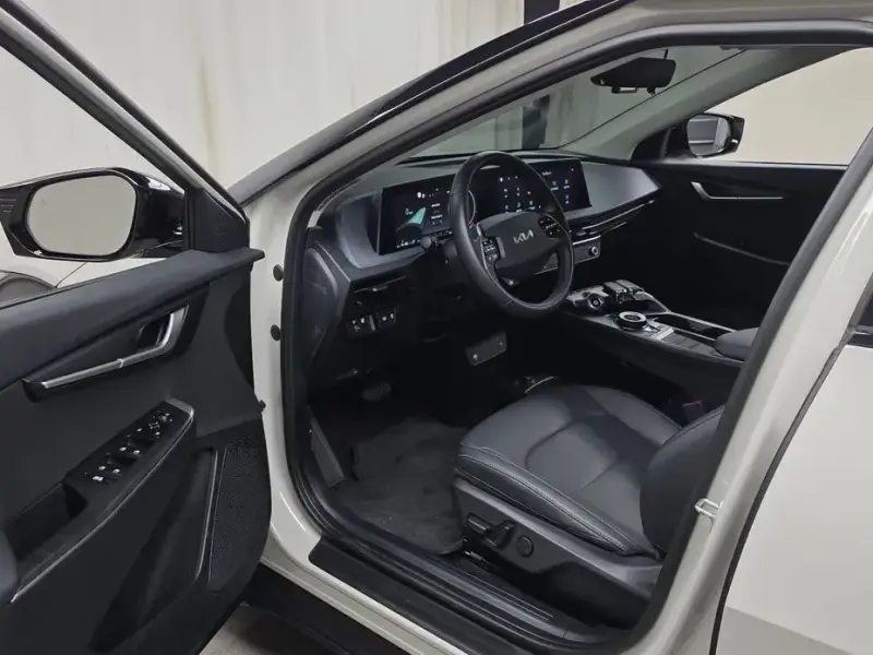 2023 Kia EV6 с пробегом 24 725 км