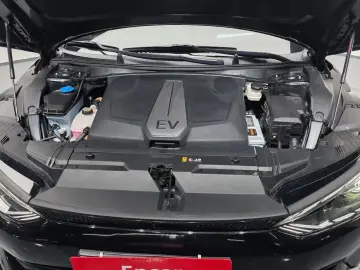 2022 Kia EV6 с пробегом 83 545 км
