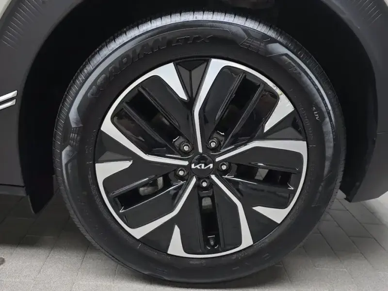 2023 Kia EV6 с пробегом 24 725 км