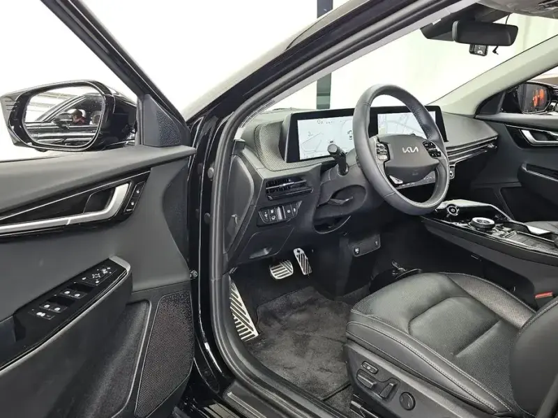 2023 Kia EV6 с пробегом 25 430 км
