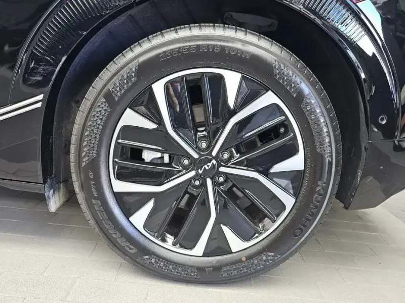 2023 Kia EV6 с пробегом 25 430 км