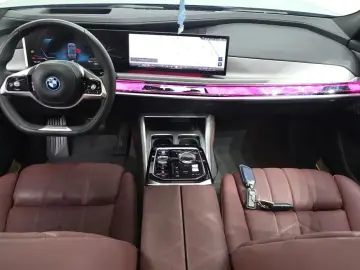 2023 BMW i7 с пробегом 50 459 км