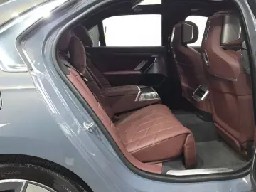 2023 BMW i7 с пробегом 50 459 км