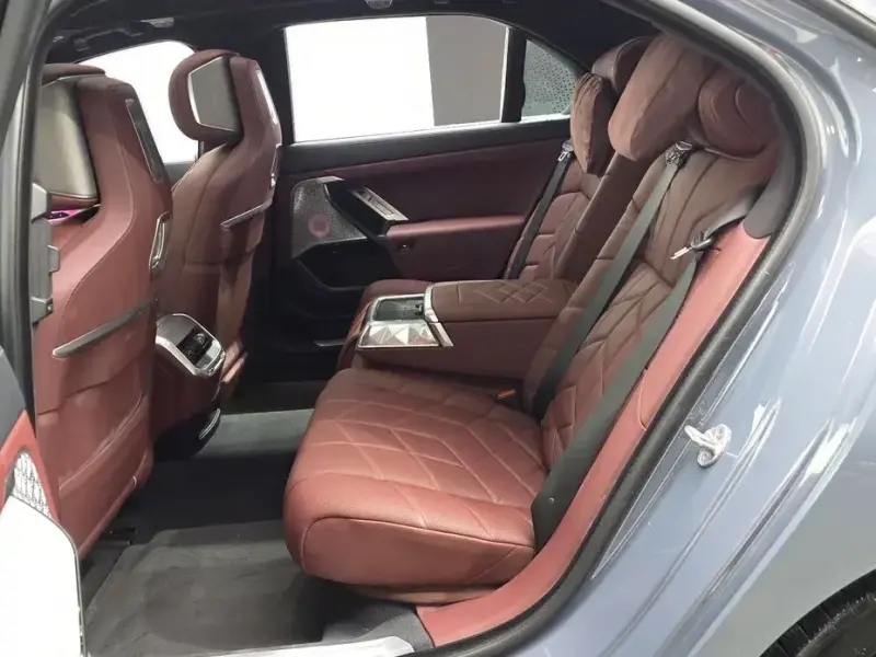 2023 BMW i7 с пробегом 50 459 км