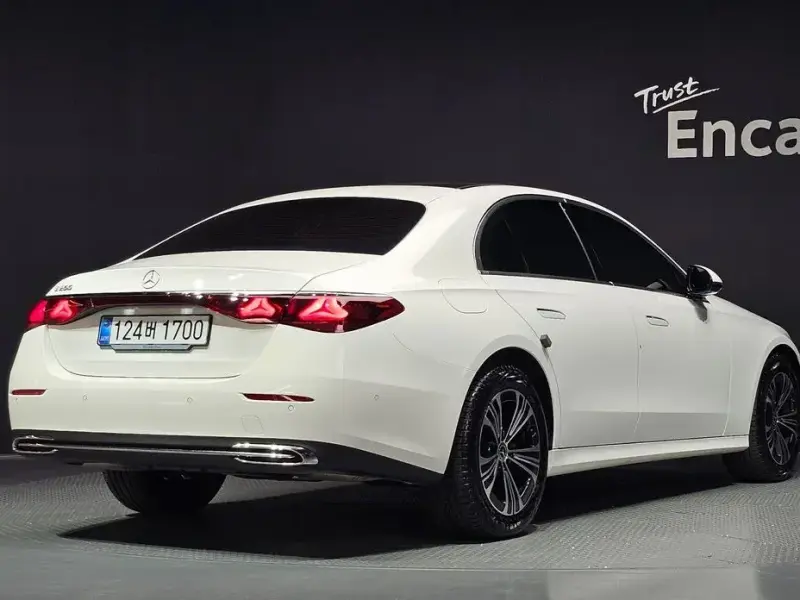 2025 Mercedes-Benz E-Класс с пробегом 3 860 км