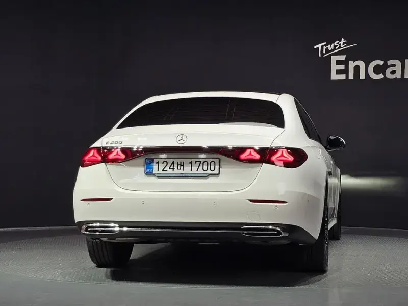 2025 Mercedes-Benz E-Класс с пробегом 3 860 км