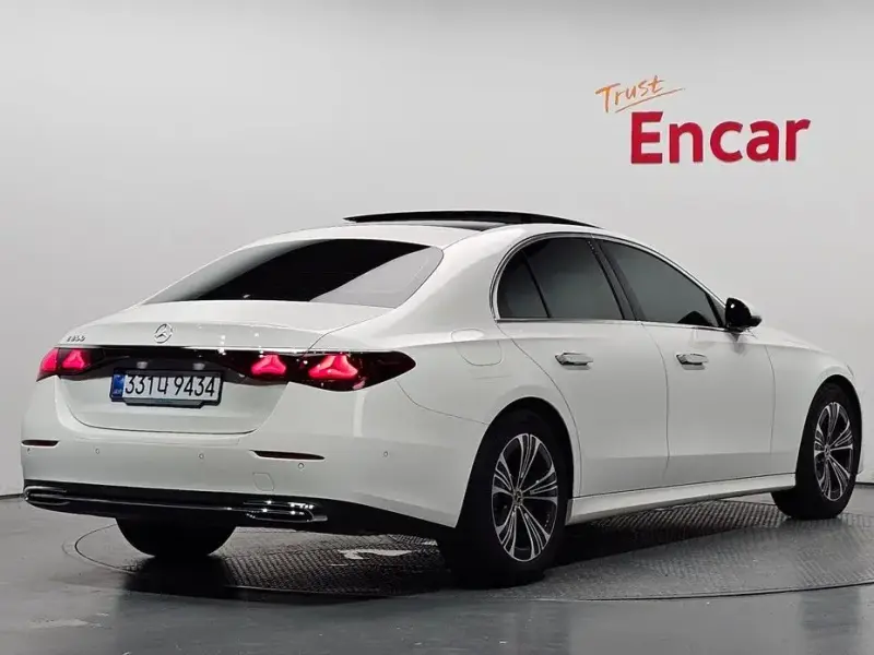 2024 Mercedes-Benz E-Класс с пробегом 17 745 км