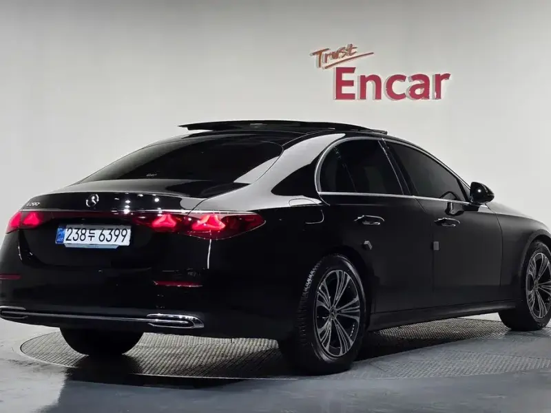 2024 Mercedes-Benz E-Класс с пробегом 33 902 км