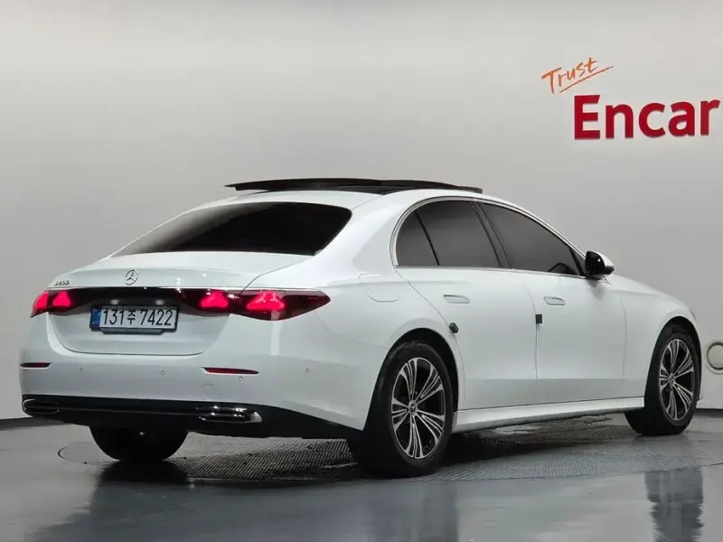 2024 Mercedes-Benz E-Класс с пробегом 17 139 км