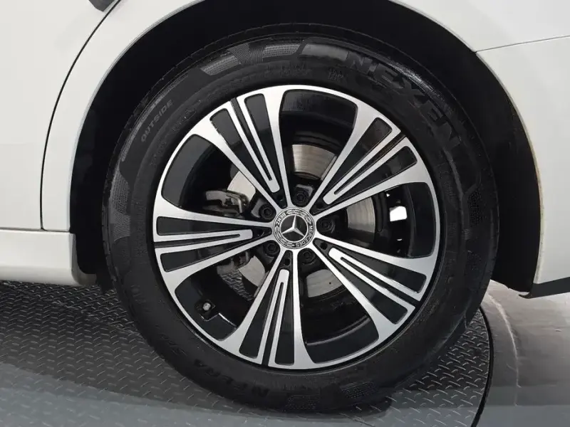 2024 Mercedes-Benz E-Класс с пробегом 17 139 км