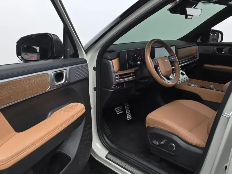 2025 Hyundai Santa Fe с пробегом 22 349 км
