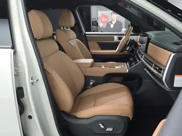 2025 Hyundai Santa Fe с пробегом 22 349 км