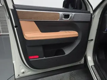 2025 Hyundai Santa Fe с пробегом 22 349 км