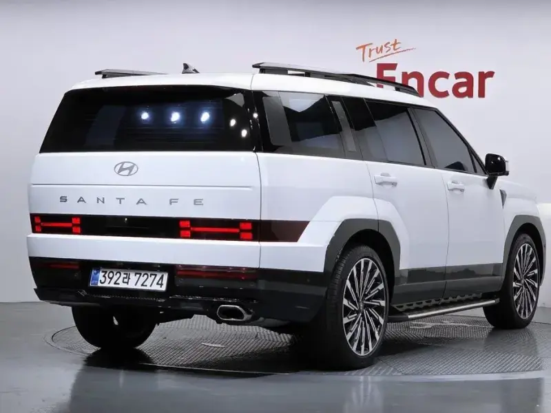 2025 Hyundai Santa Fe с пробегом 5 556 км