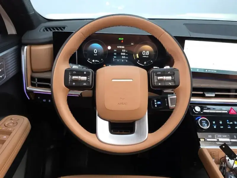 2025 Hyundai Santa Fe с пробегом 5 556 км