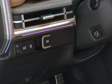 2025 Hyundai Santa Fe с пробегом 5 556 км