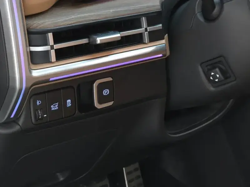 2025 Hyundai Santa Fe с пробегом 5 556 км