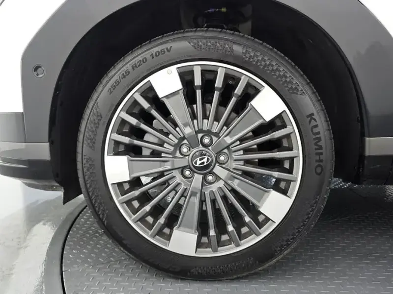 2025 Hyundai Santa Fe с пробегом 28 249 км