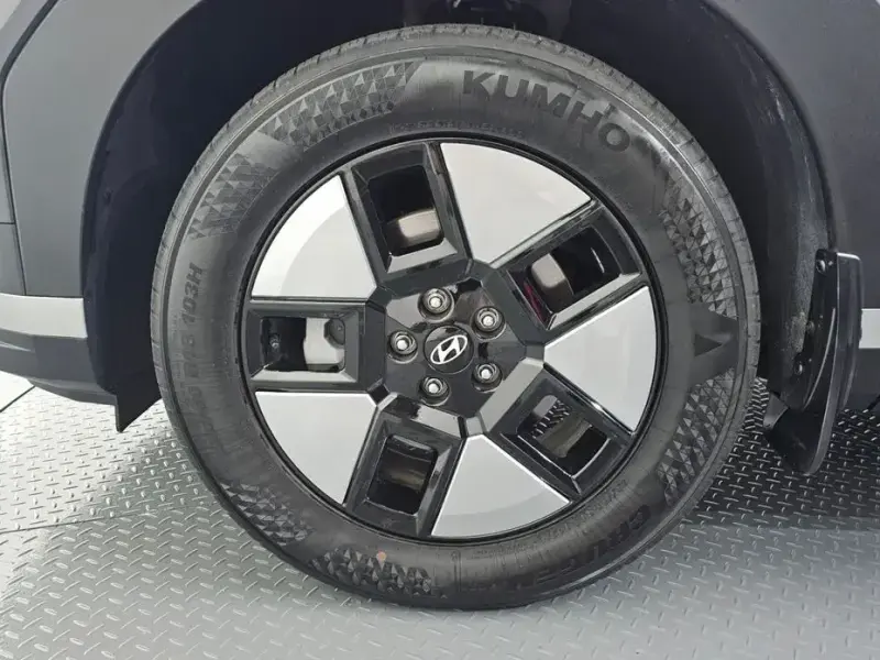 2025 Hyundai Santa Fe с пробегом 10 204 км
