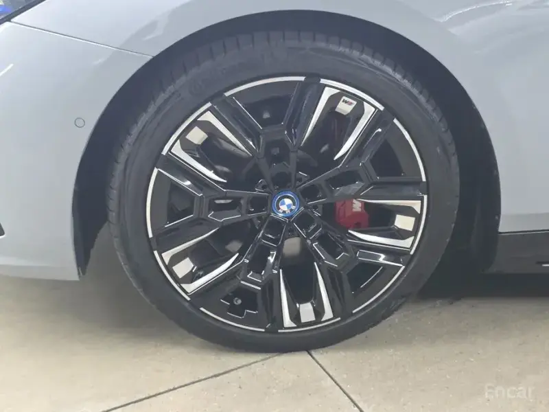 2024 BMW i5 с пробегом 21 725 км