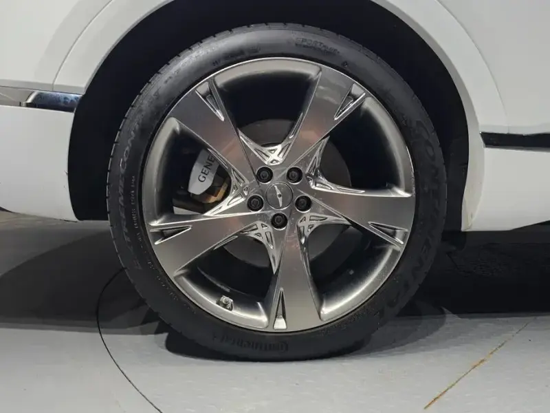 2023 Genesis GV80 с пробегом 95 024 км
