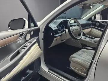 2023 Genesis GV80 с пробегом 95 024 км