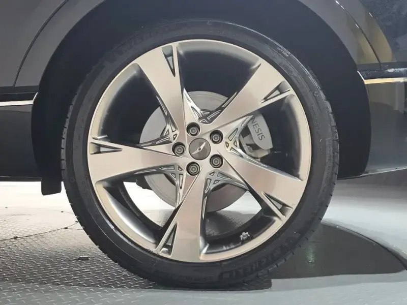 2023 Genesis GV80 с пробегом 41 012 км