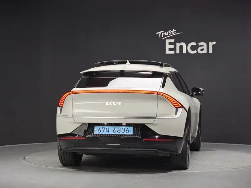 2023 Kia EV6 с пробегом 57 940 км