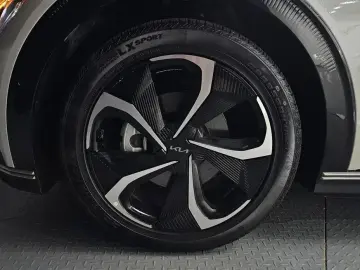 2023 Kia EV6 с пробегом 57 940 км