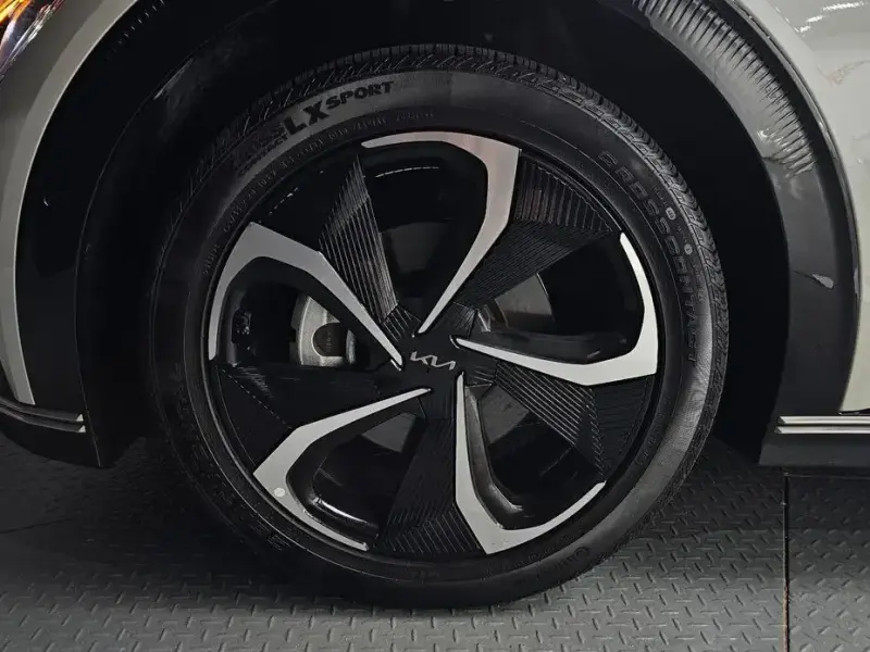 2023 Kia EV6 с пробегом 57 940 км