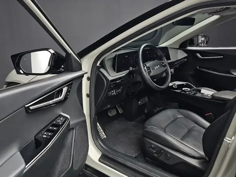 2023 Kia EV6 с пробегом 57 940 км