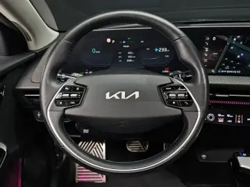 2023 Kia EV6 с пробегом 57 940 км