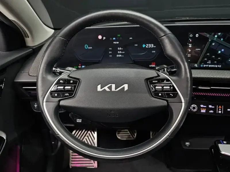 2023 Kia EV6 с пробегом 57 940 км