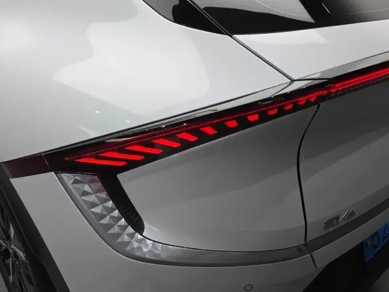 2022 Kia EV6 с пробегом 88 828 км