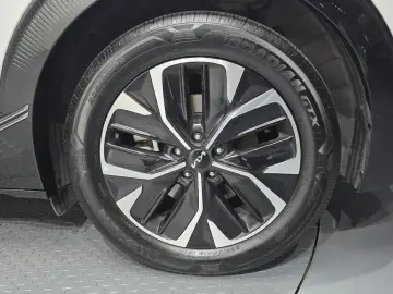 2023 Kia EV6 с пробегом 77 907 км