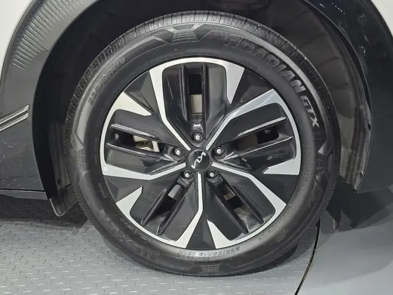 2023 Kia EV6 с пробегом 77 907 км