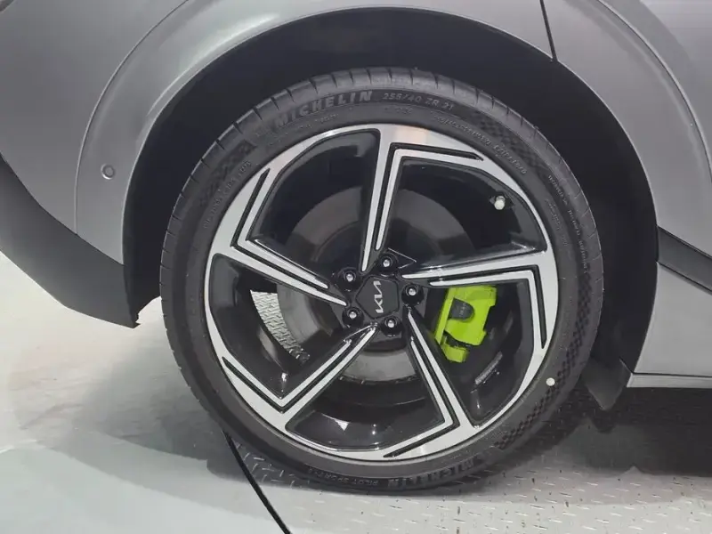 2023 Kia EV6 с пробегом 75 133 км