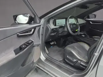 2023 Kia EV6 с пробегом 75 133 км