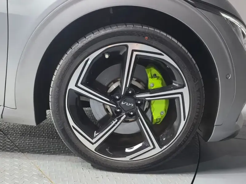 2023 Kia EV6 с пробегом 75 133 км
