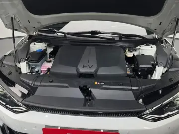 2024 Kia EV6 с пробегом 56 455 км