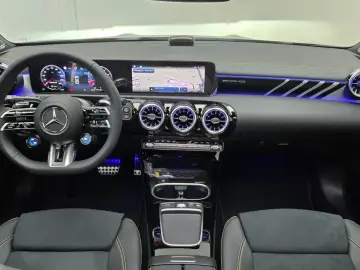 2025 Mercedes-Benz CLA с пробегом 68 км